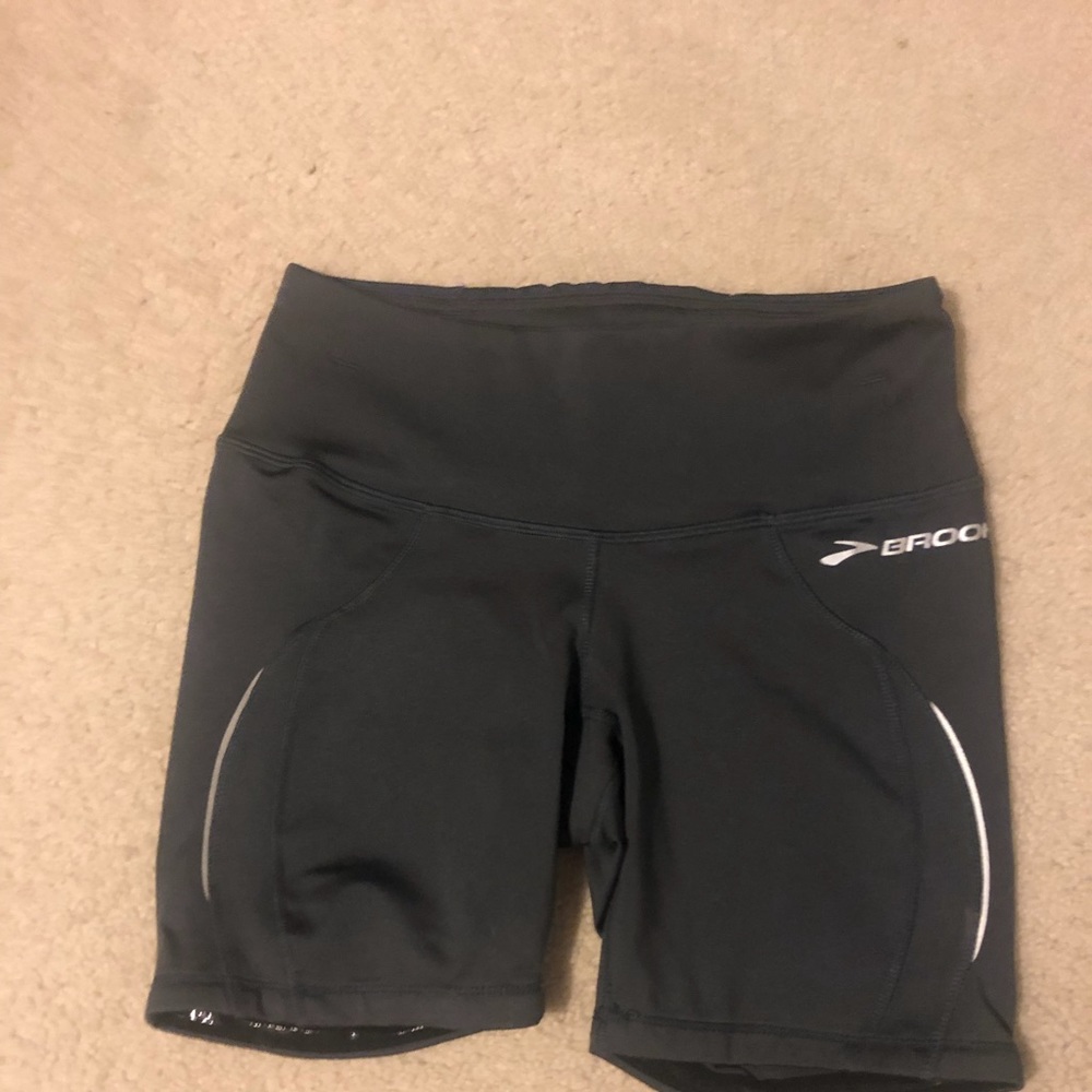 Brooks running short tight